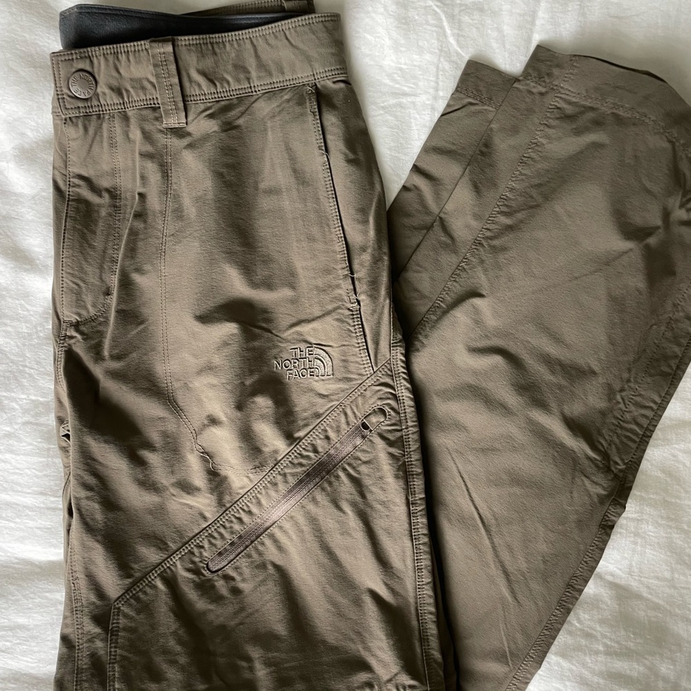 The North Face tan work pants with zipper convert to shorts, size 32